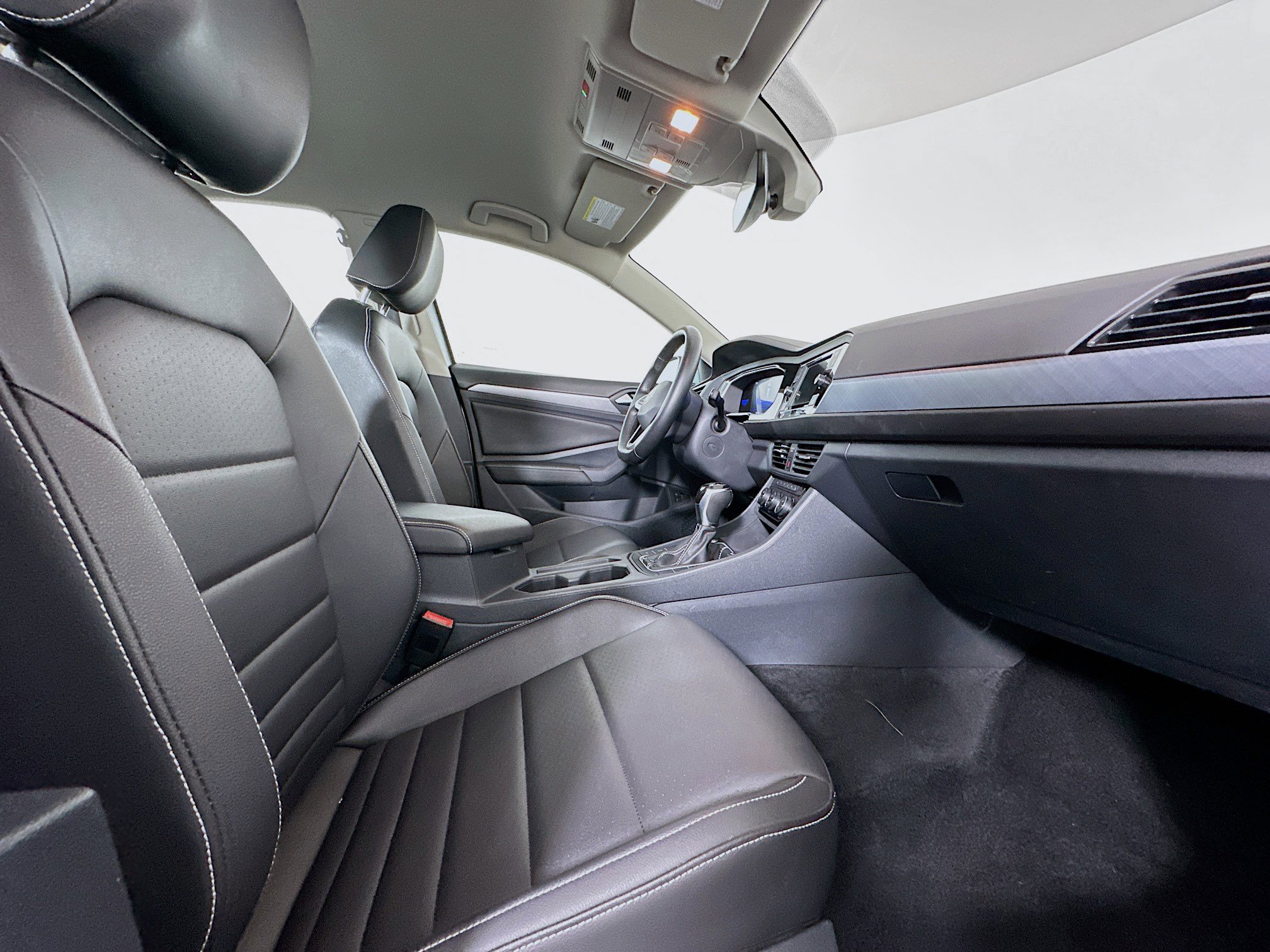 Used 2024 Volkswagen Jetta SE image 29