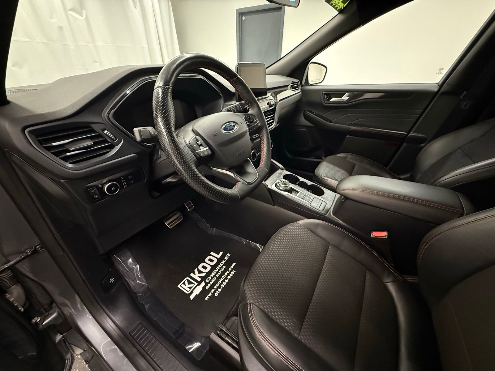 Used 2023 Ford Escape ST-Line Select AWD/4WD image 11