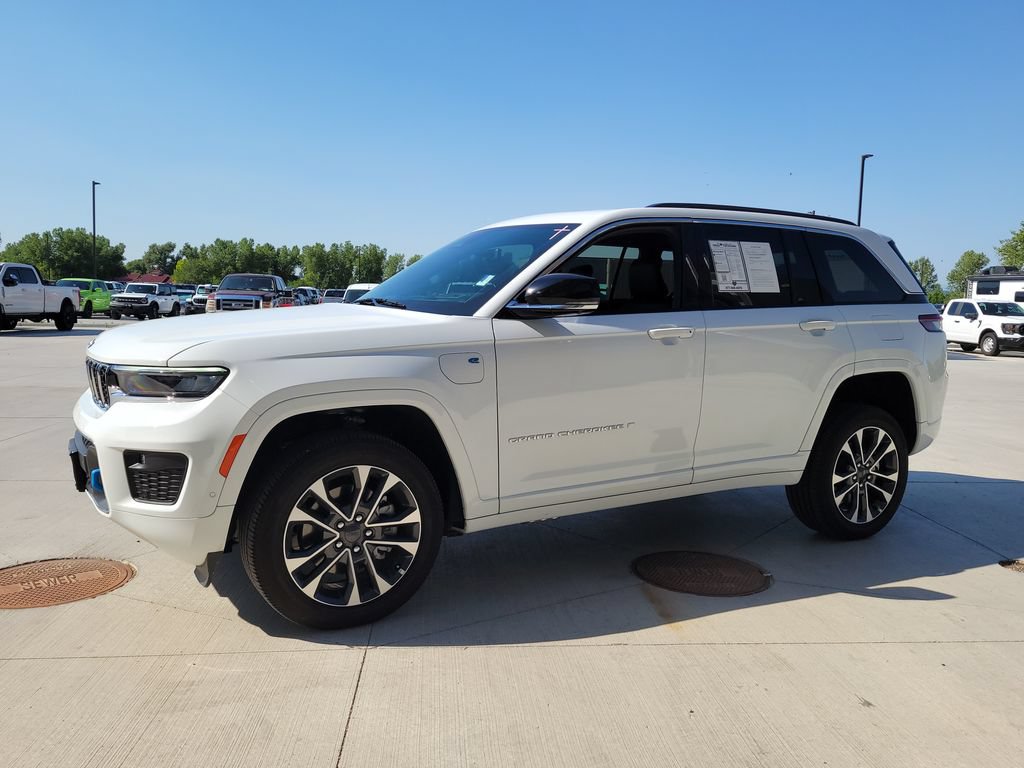 Used 2025 Jeep Grand Cherokee Overland w/ Advanced Protech Group III AWD/4WD image 4