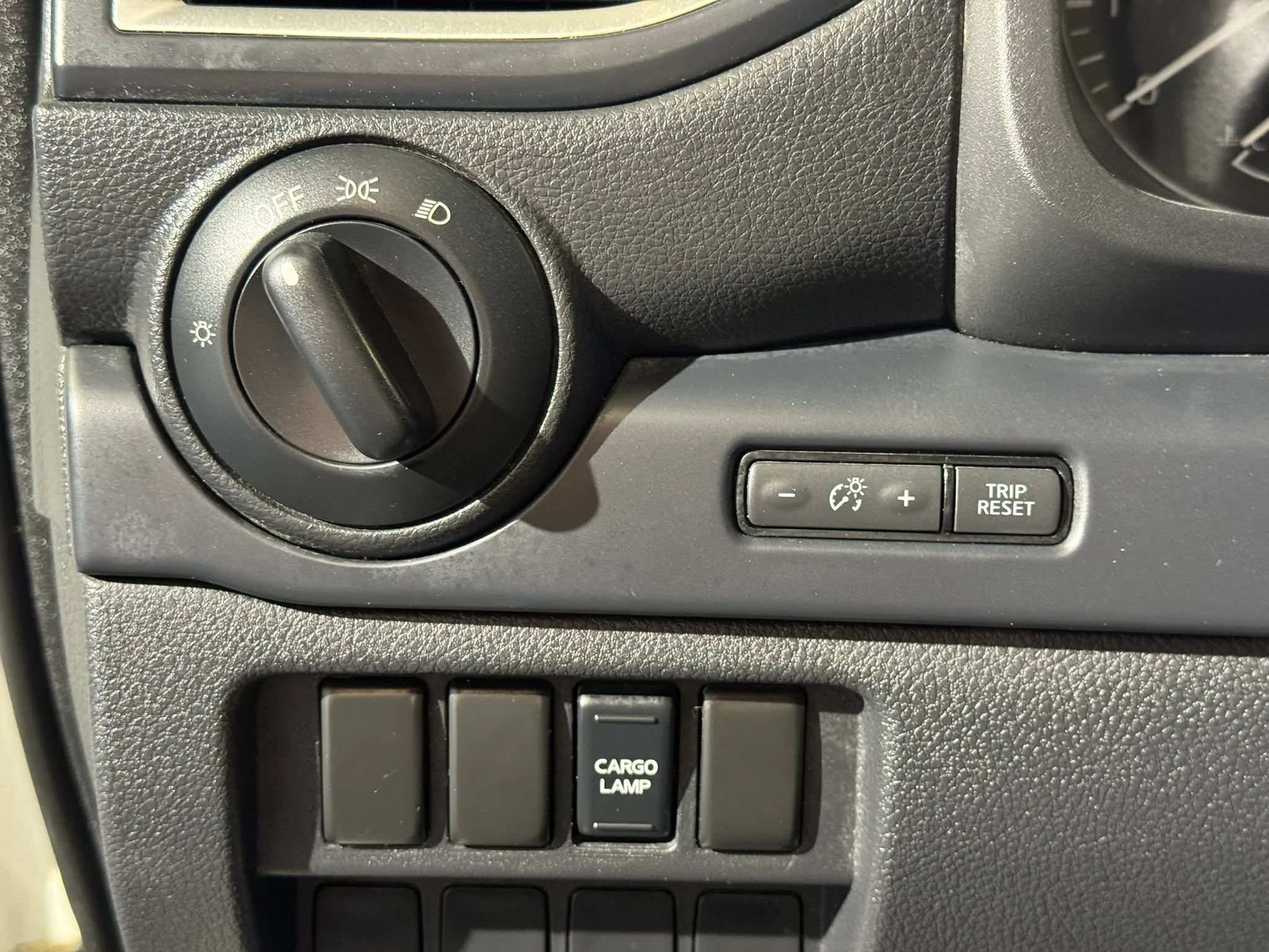 Used 2018 Nissan Titan S AWD/4WD image 12