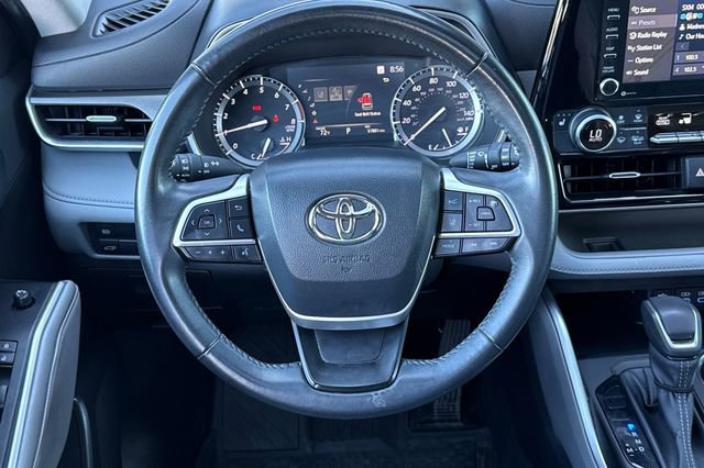 Used 2022 Toyota Highlander XLE AWD/4WD image 18