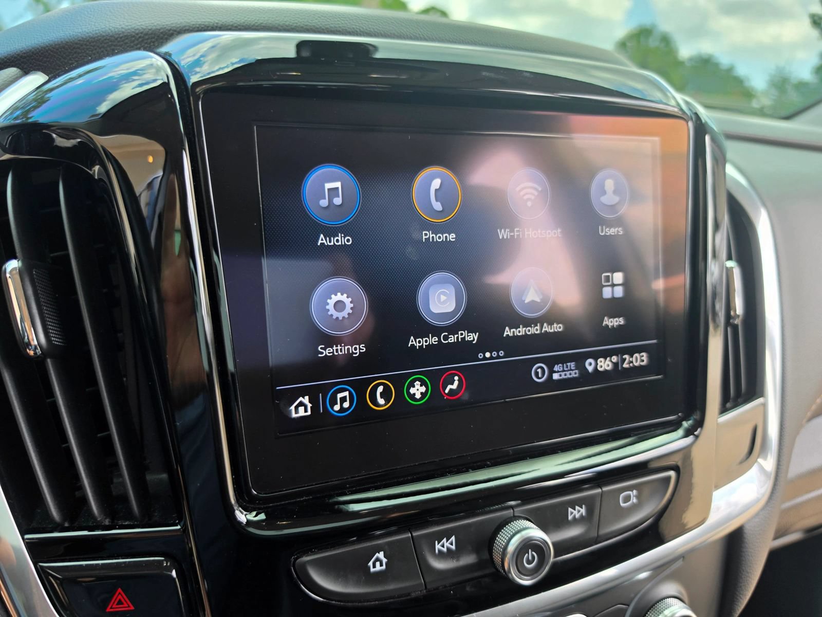 Used 2020 Chevrolet Traverse LT FWD image 19