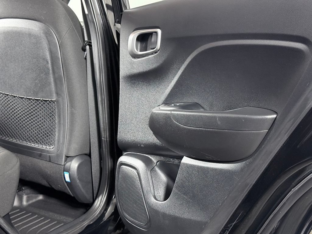 Used 2022 Hyundai Venue SE FWD image 28