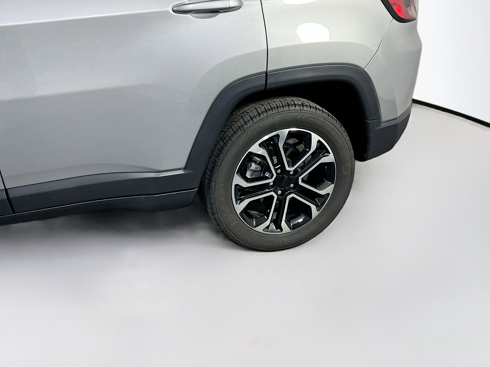 Used 2022 Jeep Compass Limited image 28