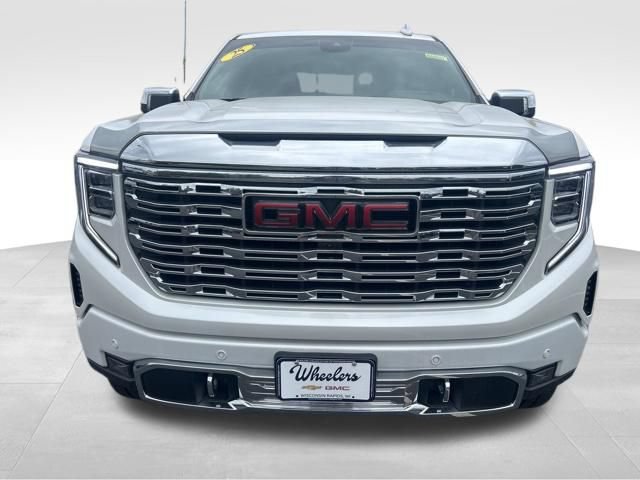Used 2025 GMC Sierra 1500 Denali AWD/4WD image 9