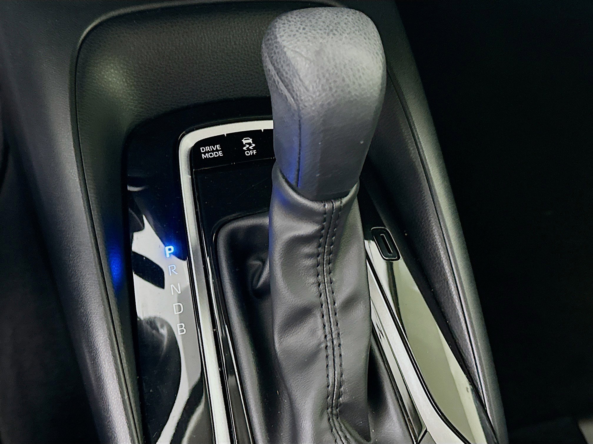 Used 2025 Toyota Corolla LE w/ LE Premium Package image 24