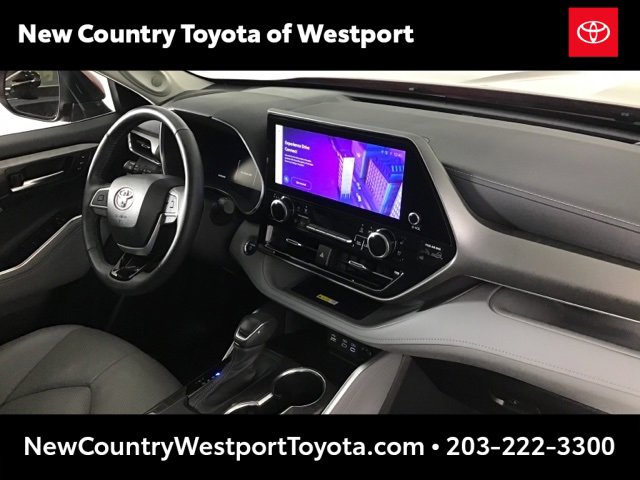 Used 2023 Toyota Highlander Limited image 22