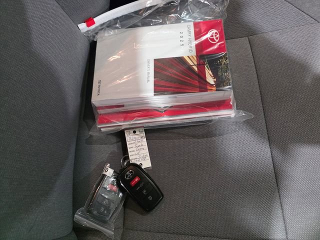 Used 2025 Toyota Camry LE w/ Convenience Package FWD image 9