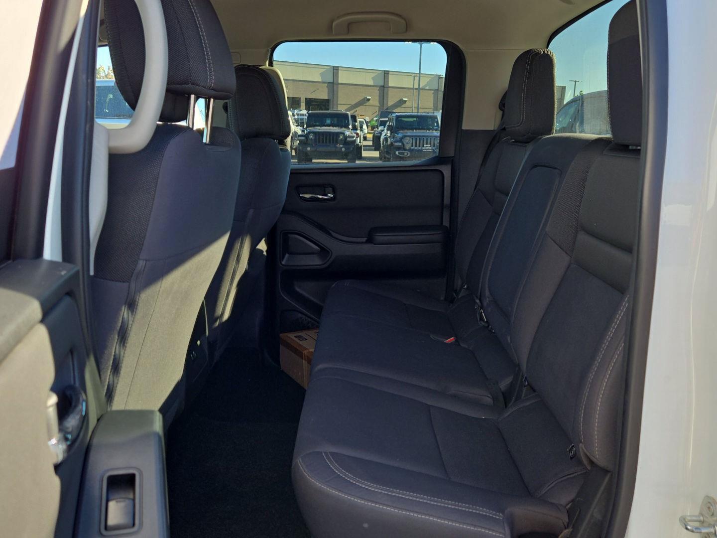 Used 2024 Nissan Frontier SV AWD/4WD image 15