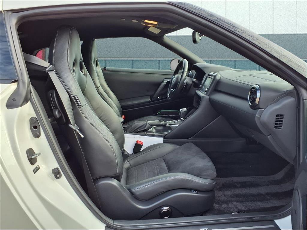 Certified 2021 Nissan GT-R Premium image 17