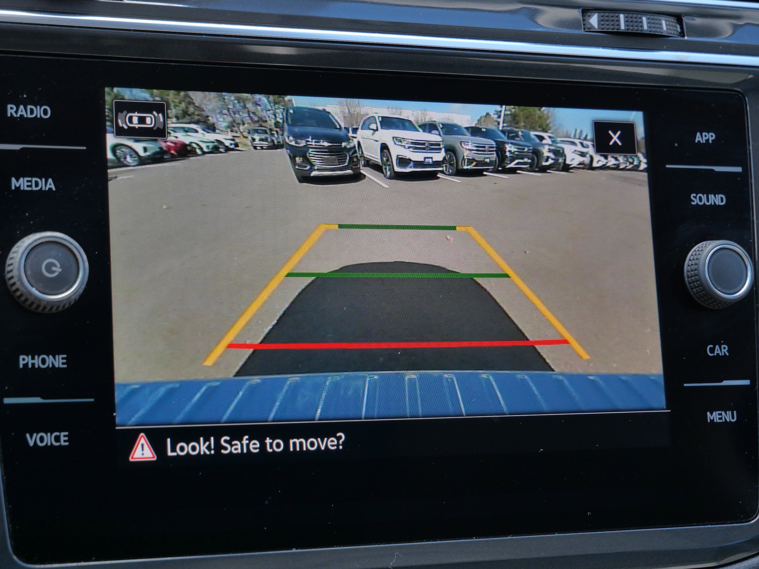 Certified 2022 Volkswagen Tiguan SE image 35