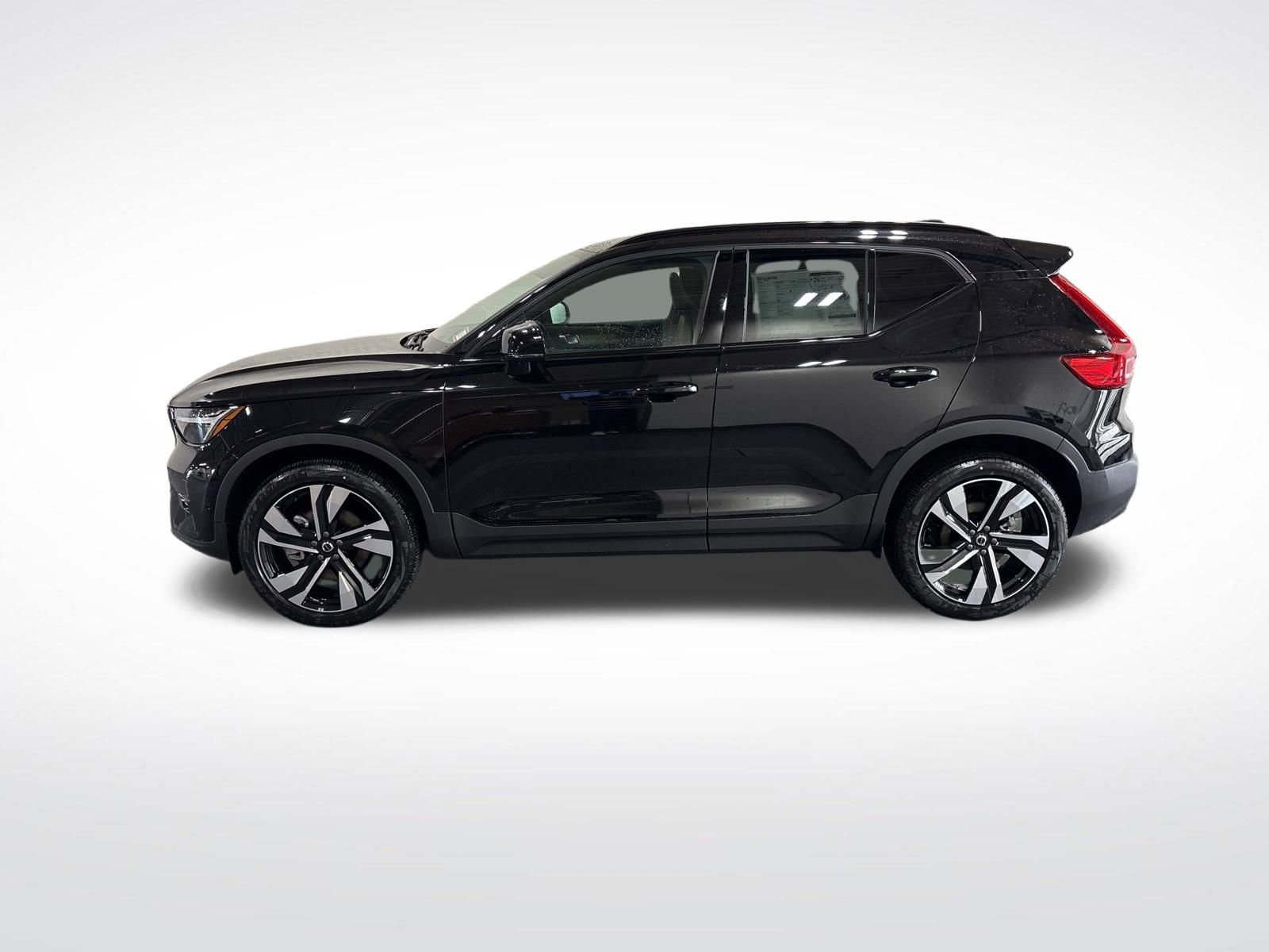 New 2025 Volvo XC40 B5 Plus w/ Protection Package Premier image 2