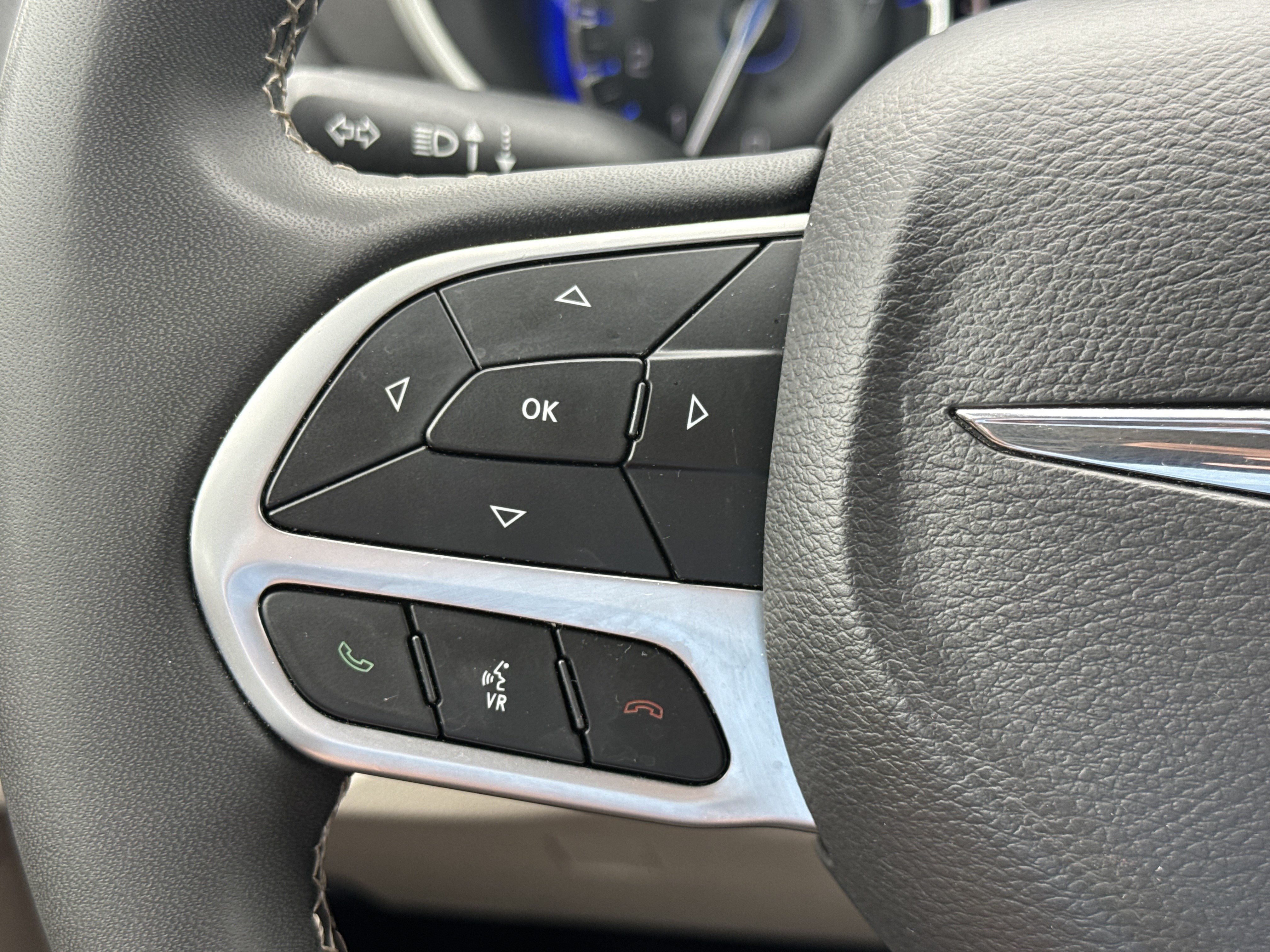 Used 2023 Chrysler Pacifica Touring-L FWD image 16