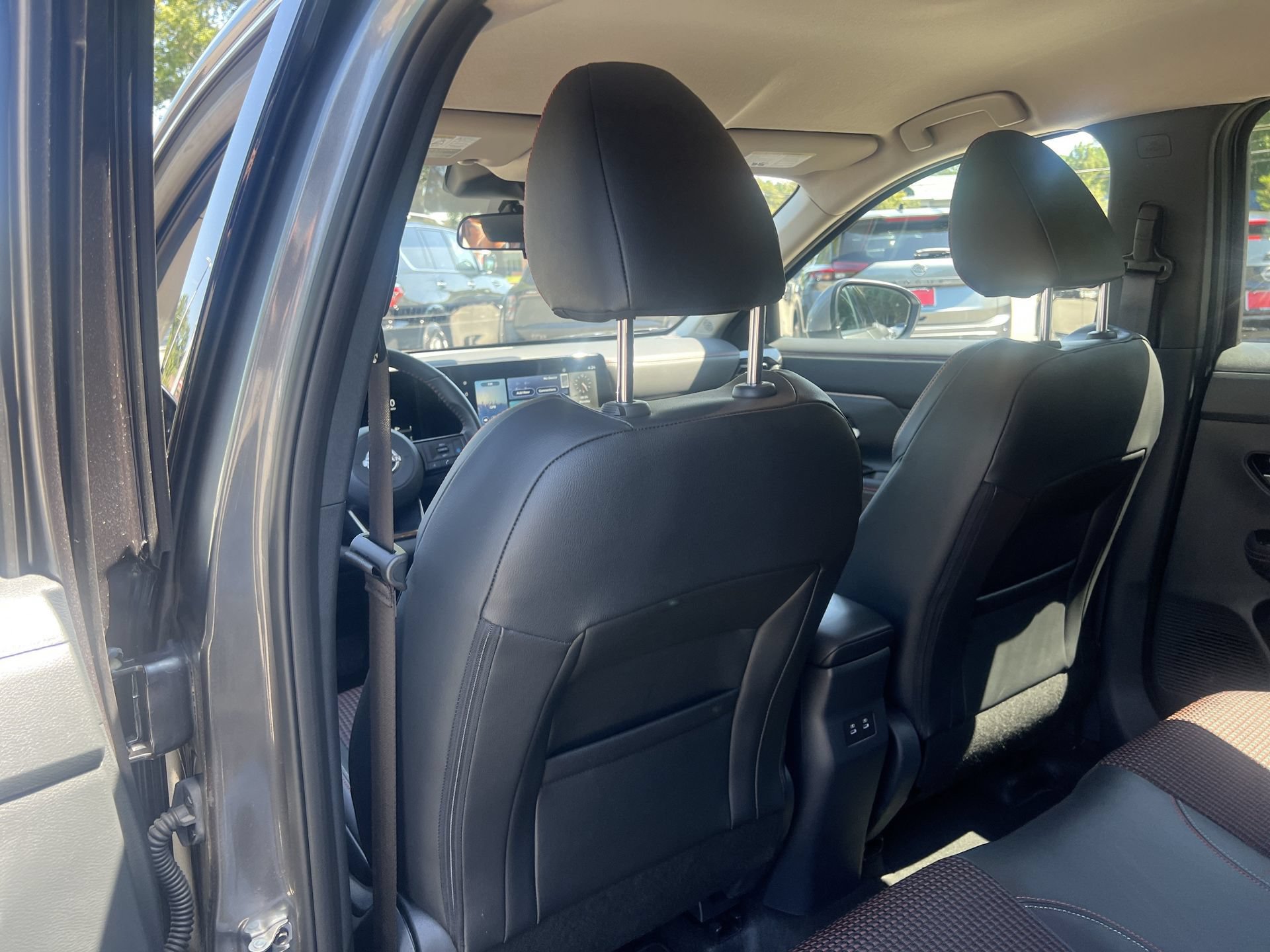 Certified 2025 Nissan Kicks SR FWD image 18