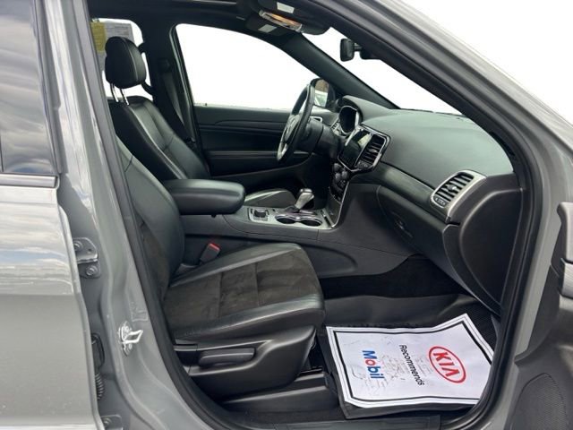 Used 2020 Jeep Grand Cherokee Altitude AWD/4WD image 11