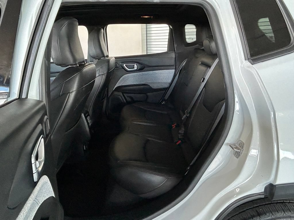 Used 2023 Jeep Compass Latitude w/ Sun and Sound Group AWD/4WD image 44