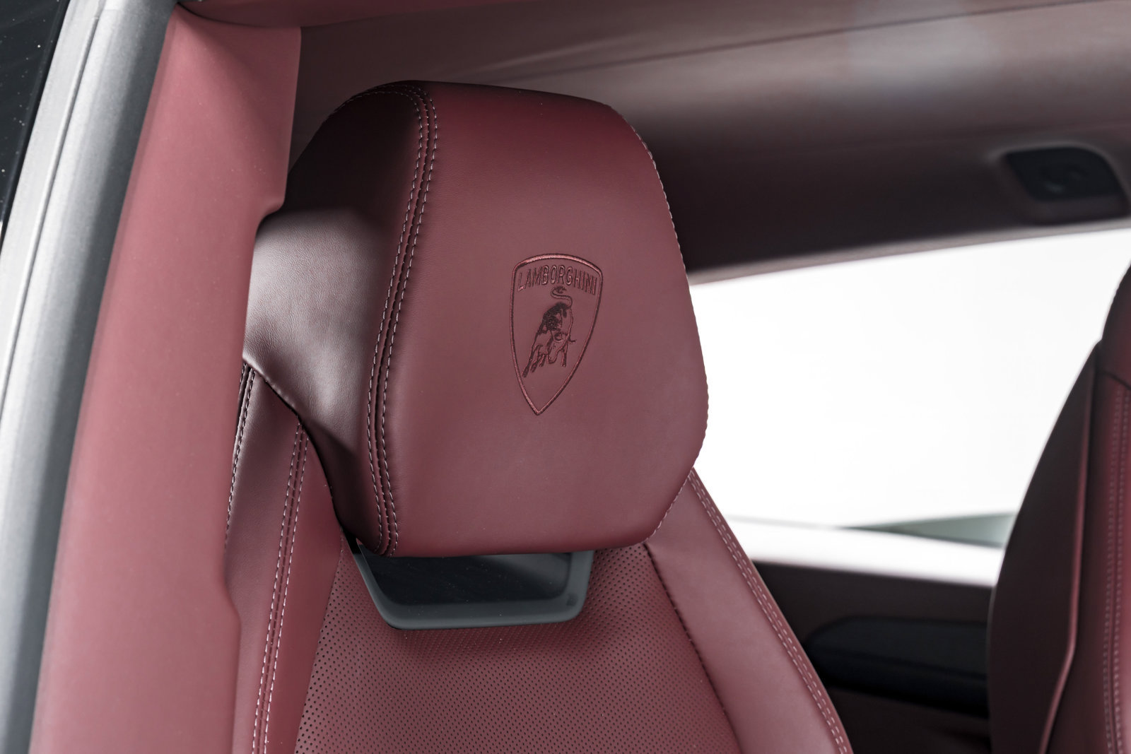Used 2025 Lamborghini Urus SE AWD/4WD image 41
