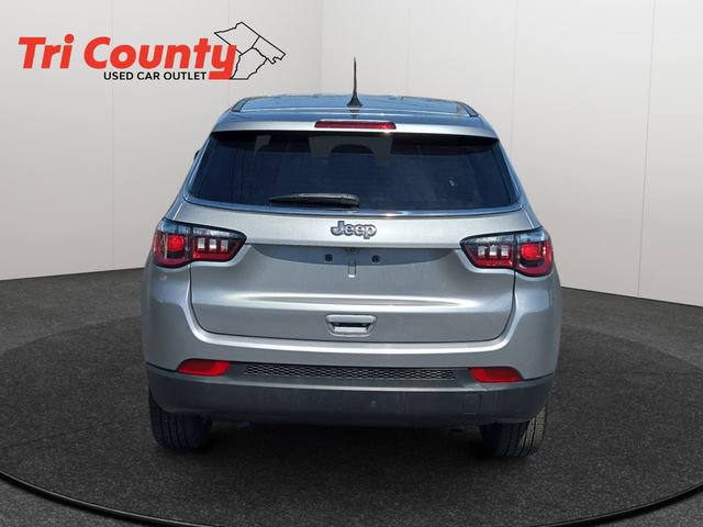 Used 2023 Jeep Compass Sport image 7