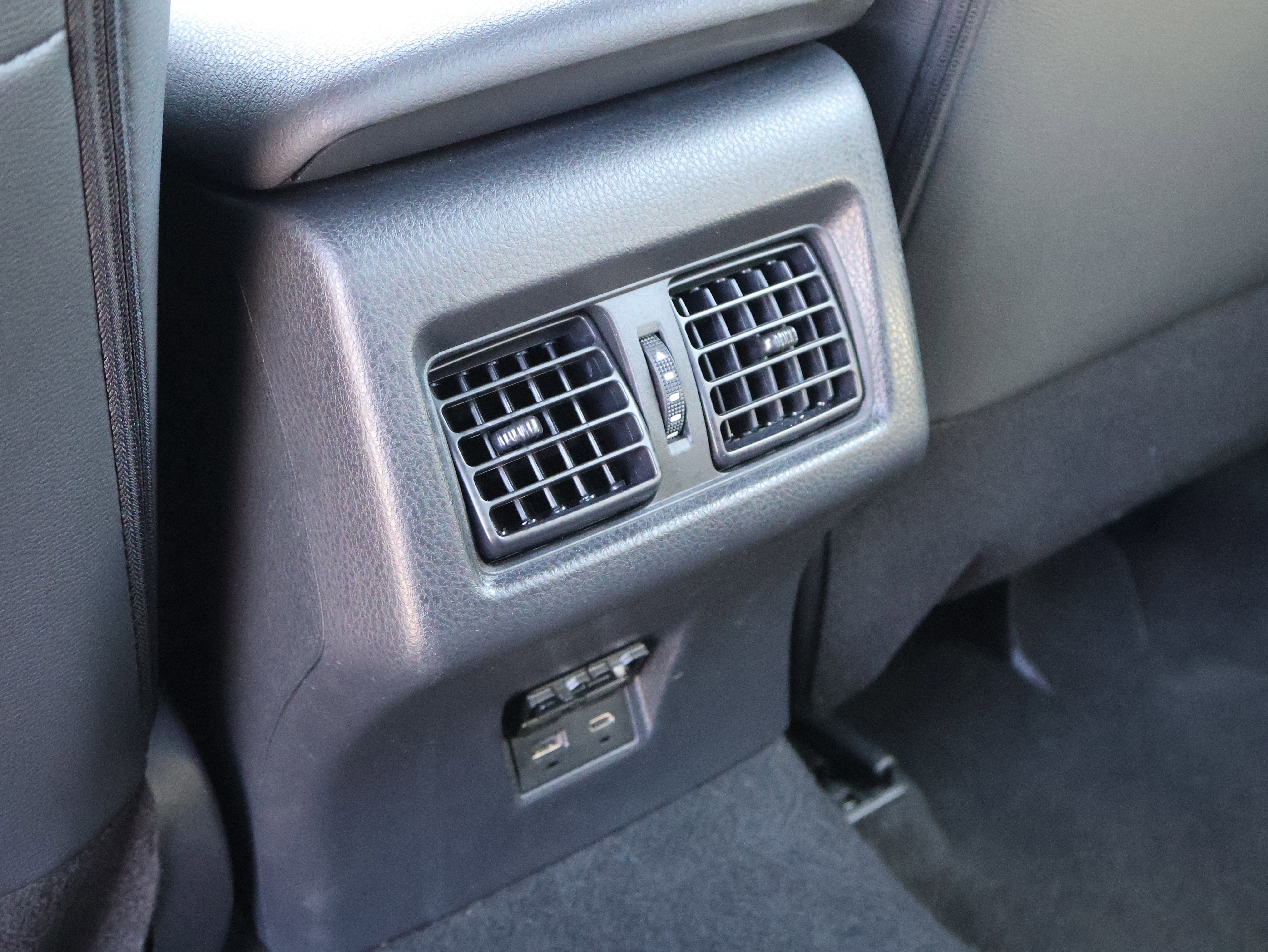 Used 2025 Toyota Camry SE FWD image 18