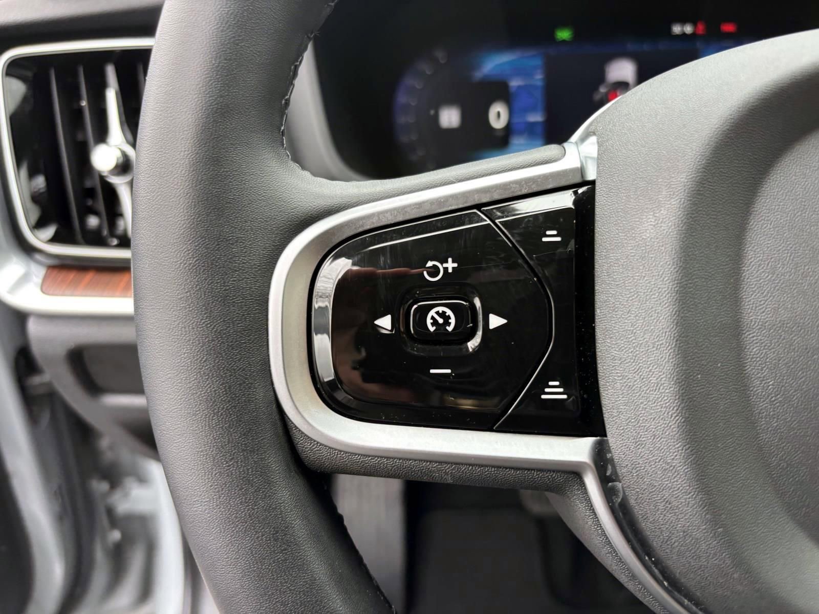 Used 2025 Volvo V60 B5 Cross Country Plus image 15