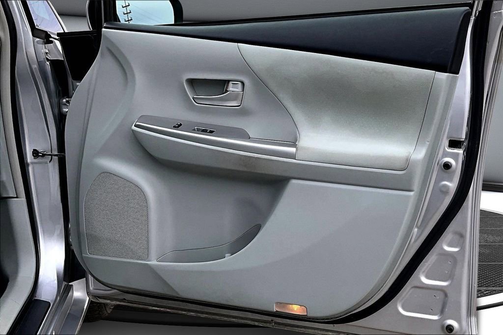 Used 2012 Toyota Prius V Three image 25