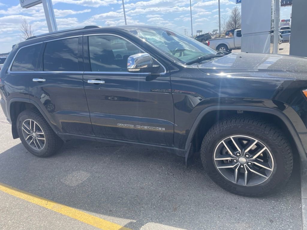 Used 2017 Jeep Grand Cherokee Limited AWD/4WD image 2