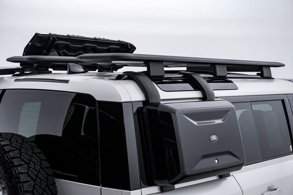 Used 2024 Land Rover Defender 110 S image 17