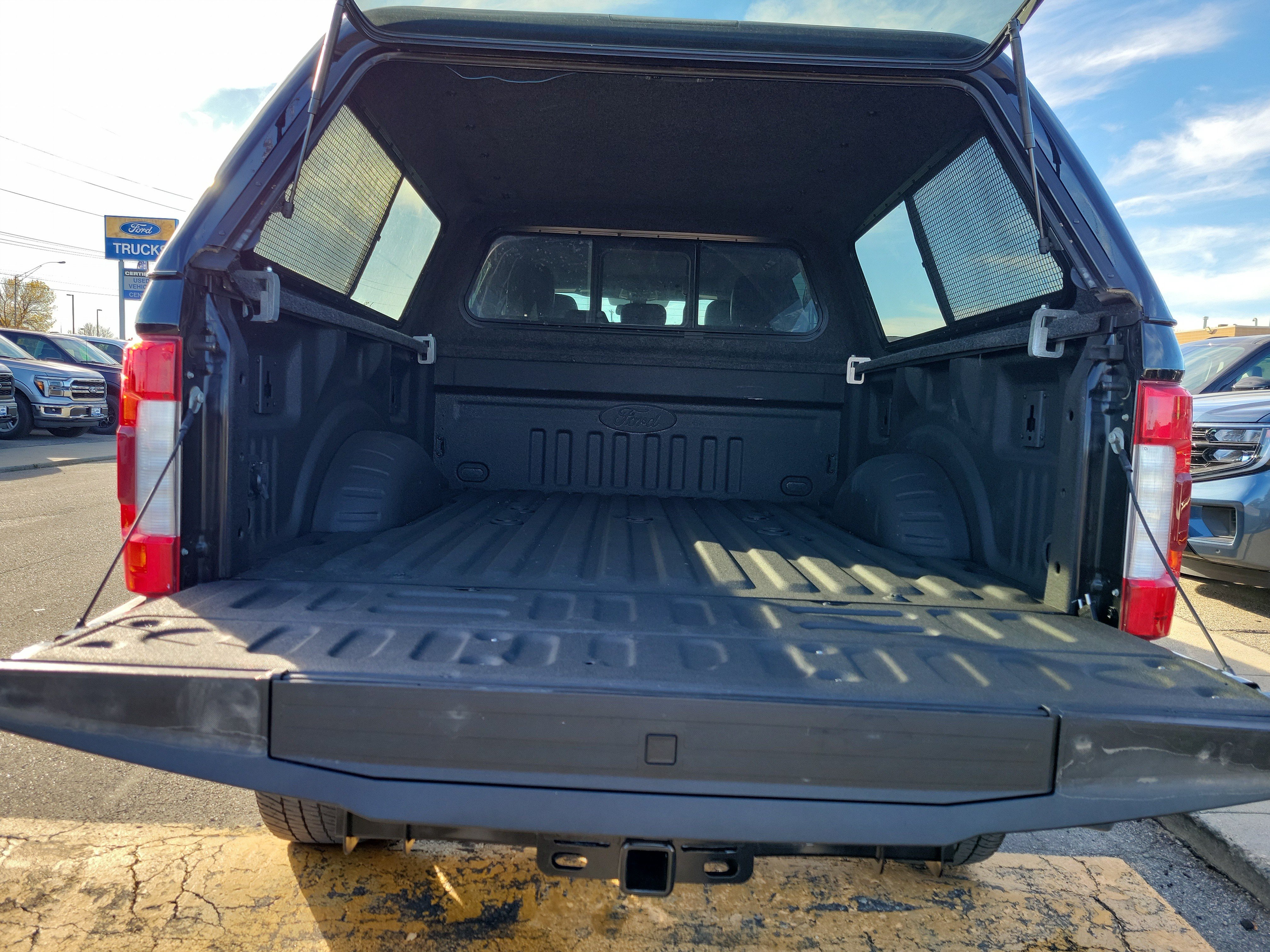 Certified 2018 Ford F350 Platinum w/ Platinum Ultimate Package AWD/4WD image 11