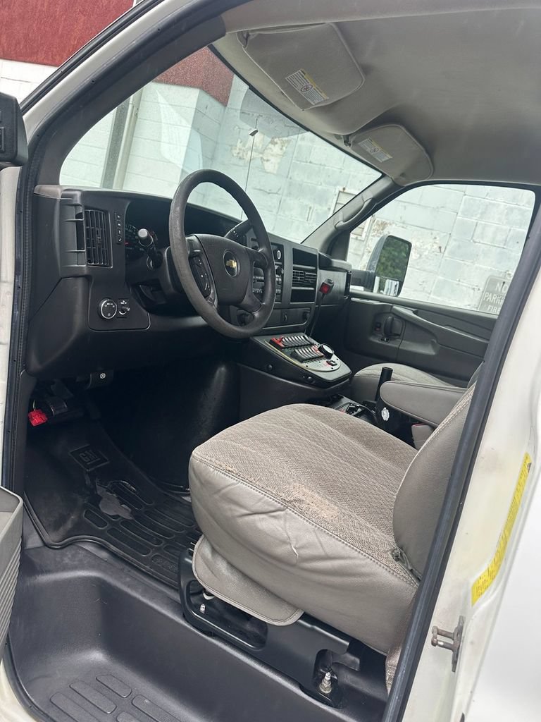 Used 2011 Chevrolet Express 4500 w/ Ambulance Package RWD image 9