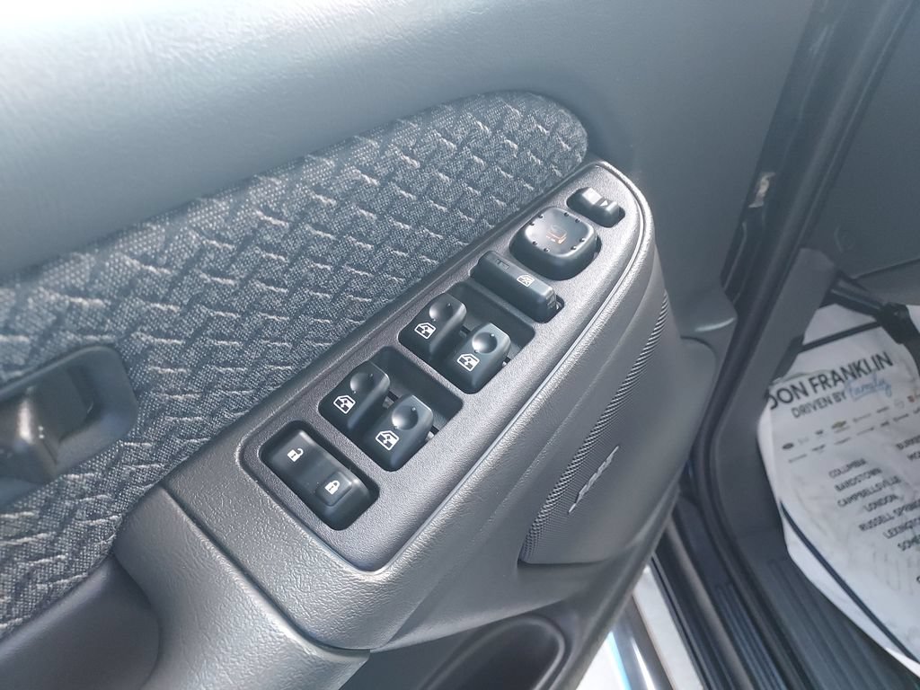 Used 2004 Chevrolet Avalanche 2500 w/ Preferred Equipment Group AWD/4WD image 11
