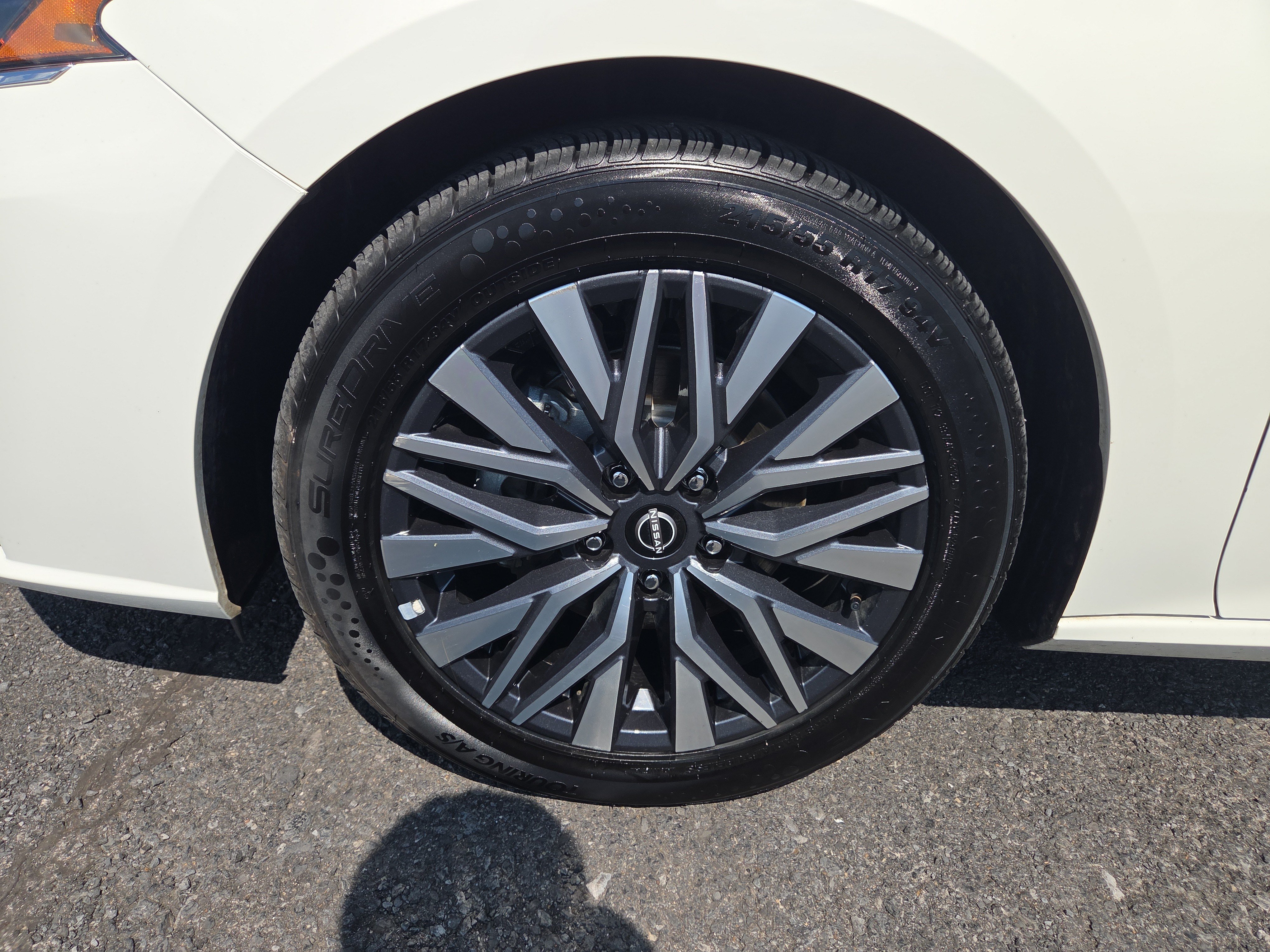 Used 2025 Nissan Altima 2.5 SV FWD image 11