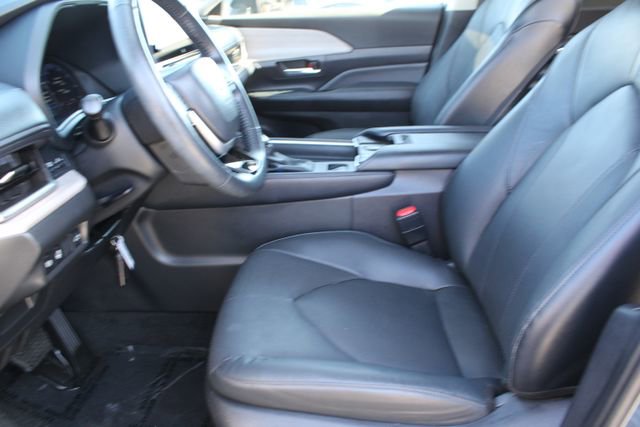 Used 2024 Toyota Grand Highlander Limited image 30