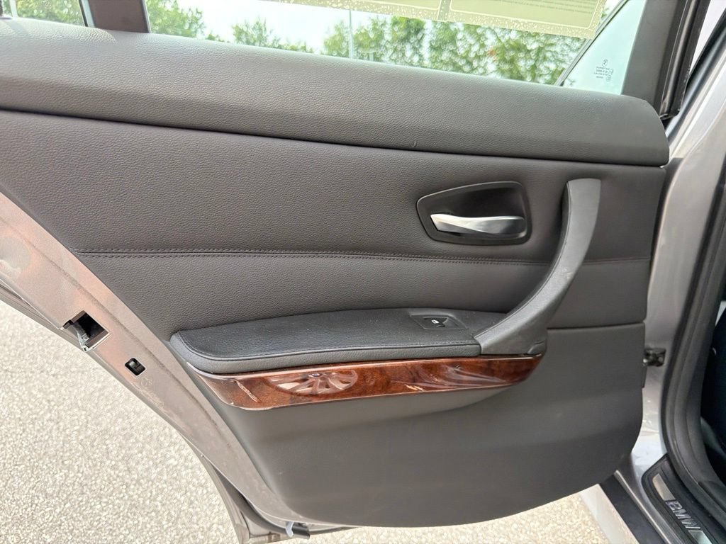 Used 2011 BMW 328i xDrive Sedan AWD/4WD image 12