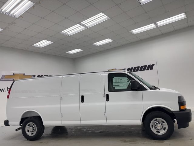 New 2026 Chevrolet Express 3500 Extended w/ Driver Convenience Package RWD image 4