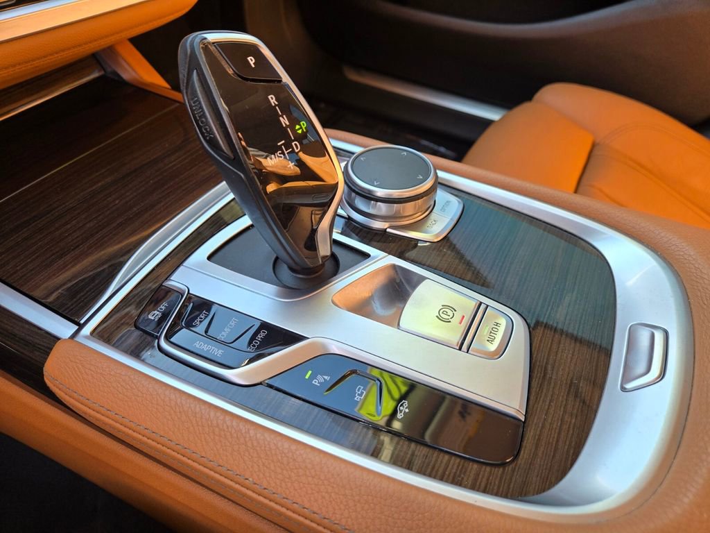 Used 2020 BMW 740i image 25
