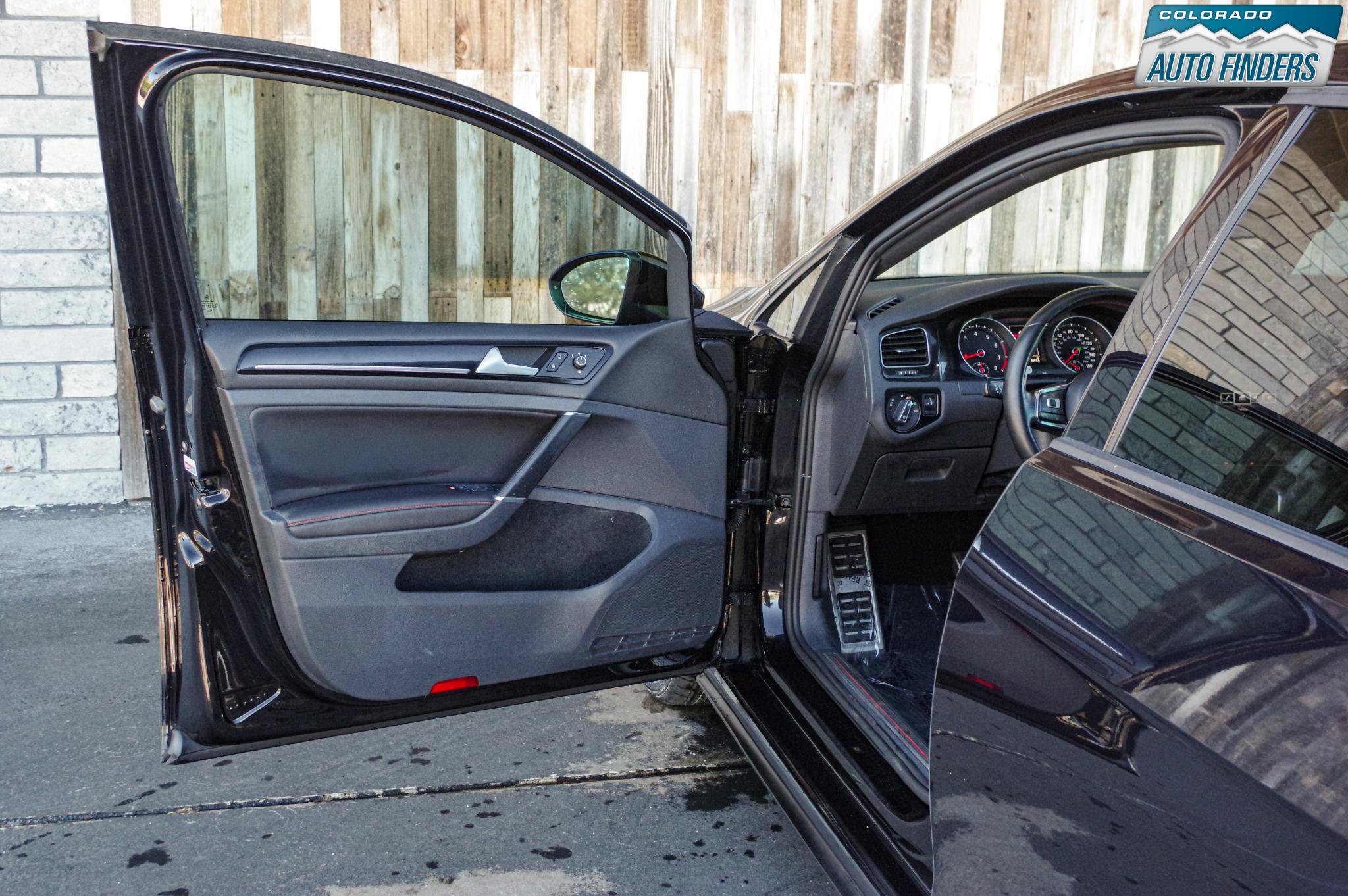 Used 2015 Volkswagen GTI SE w/ Lighting Package (SEL) FWD image 10