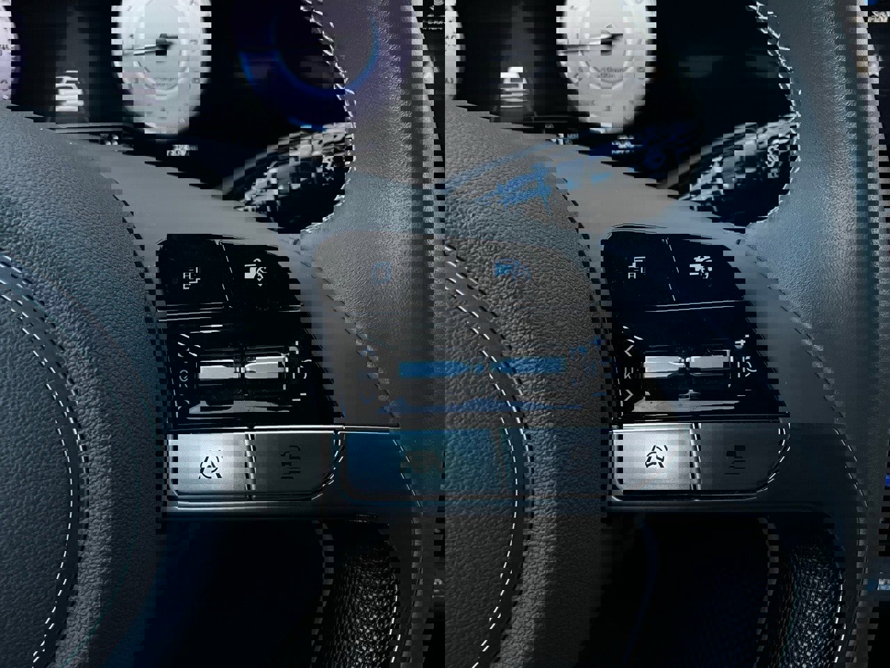 Used 2025 Hyundai Elantra SEL image 37