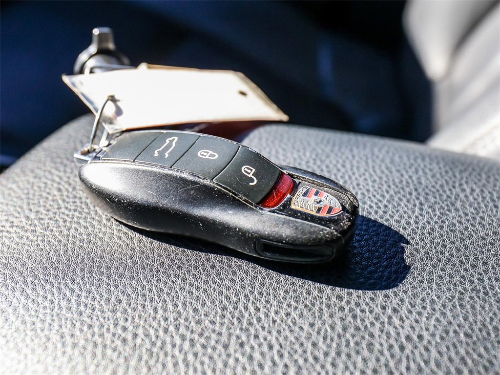 Used 2018 Porsche Macan Base image 32