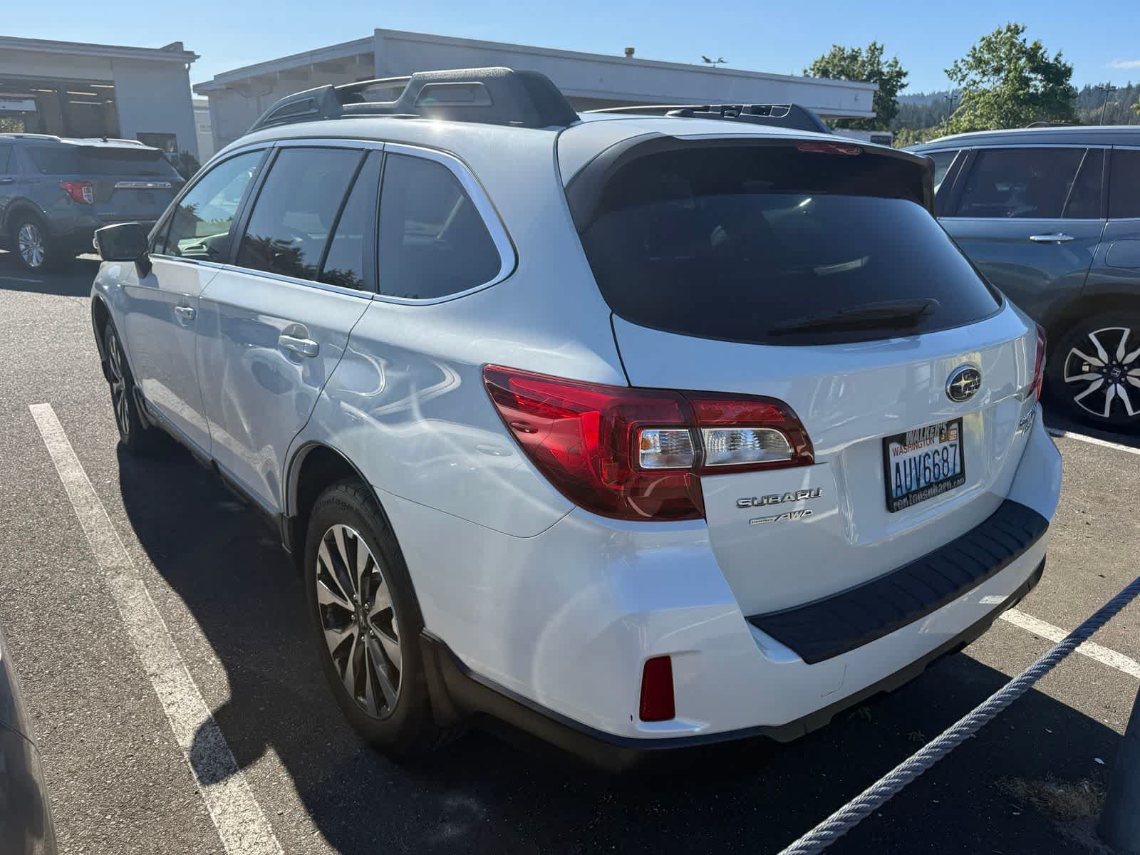 Used 2015 Subaru Outback 2.5i Limited AWD/4WD image 2