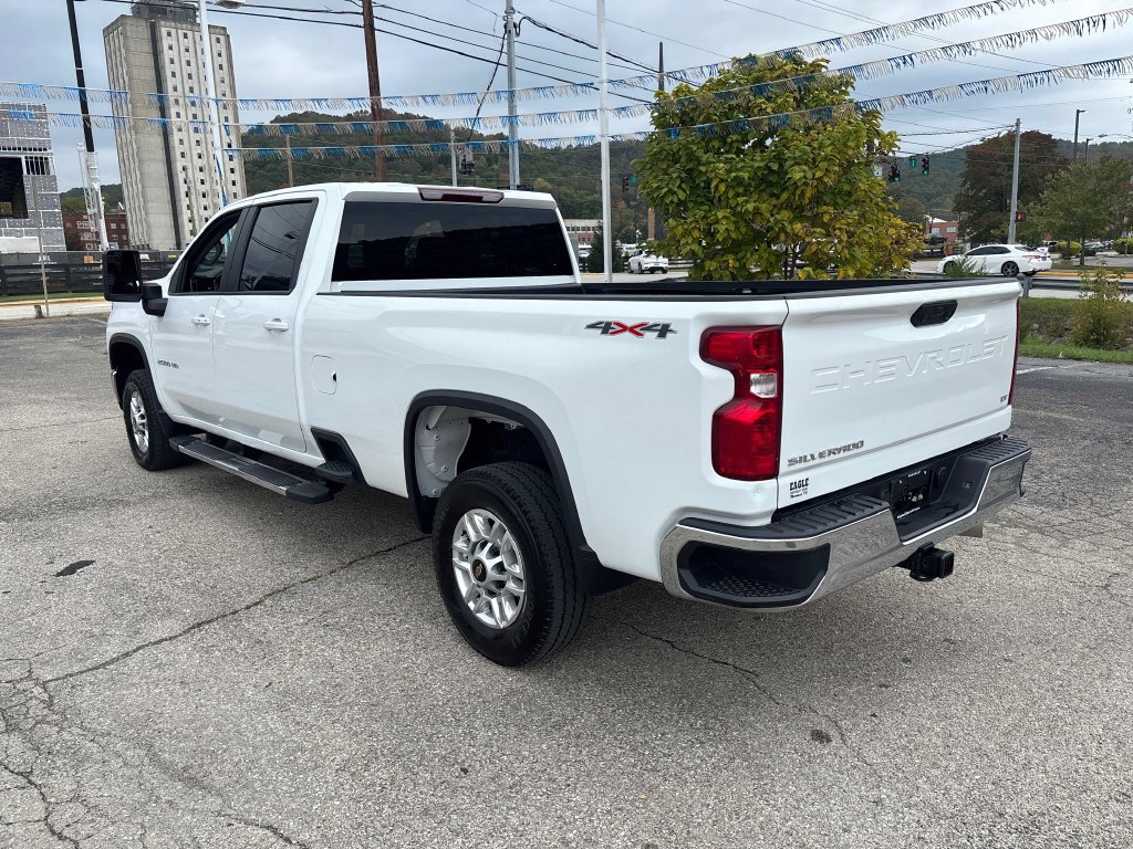 Used 2025 Chevrolet Silverado 2500 LT w/ Convenience Package AWD/4WD image 3