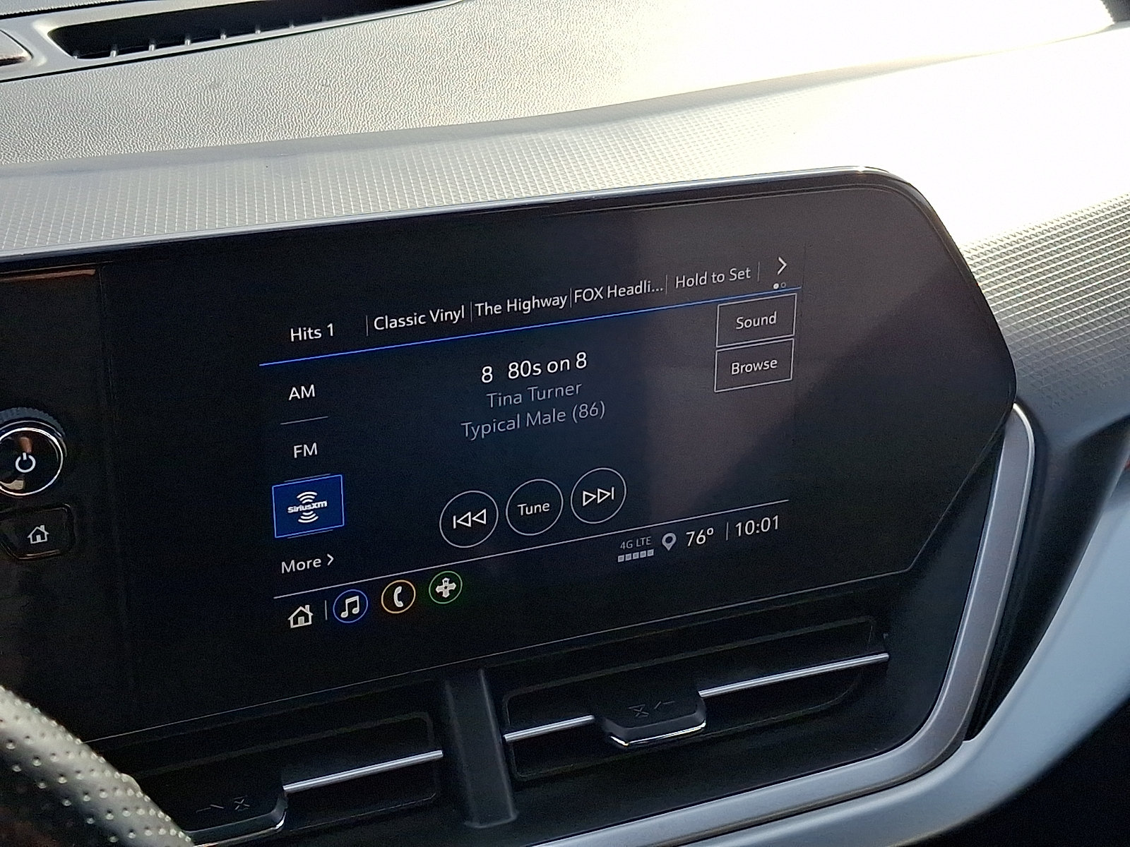 Used 2025 Chevrolet Trax RS w/ Sunroof Package FWD image 17