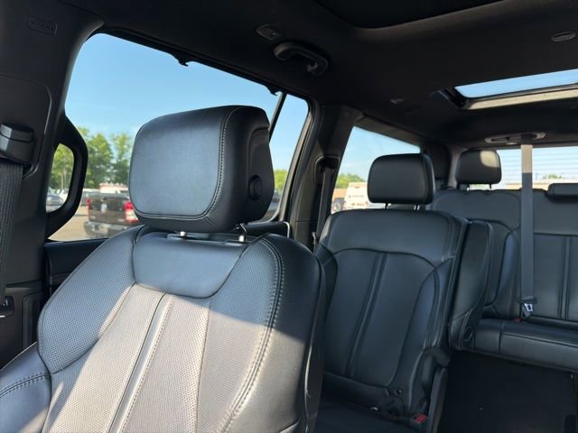 Used 2024 Jeep Wagoneer Series III w/ Premium Group I AWD/4WD image 8