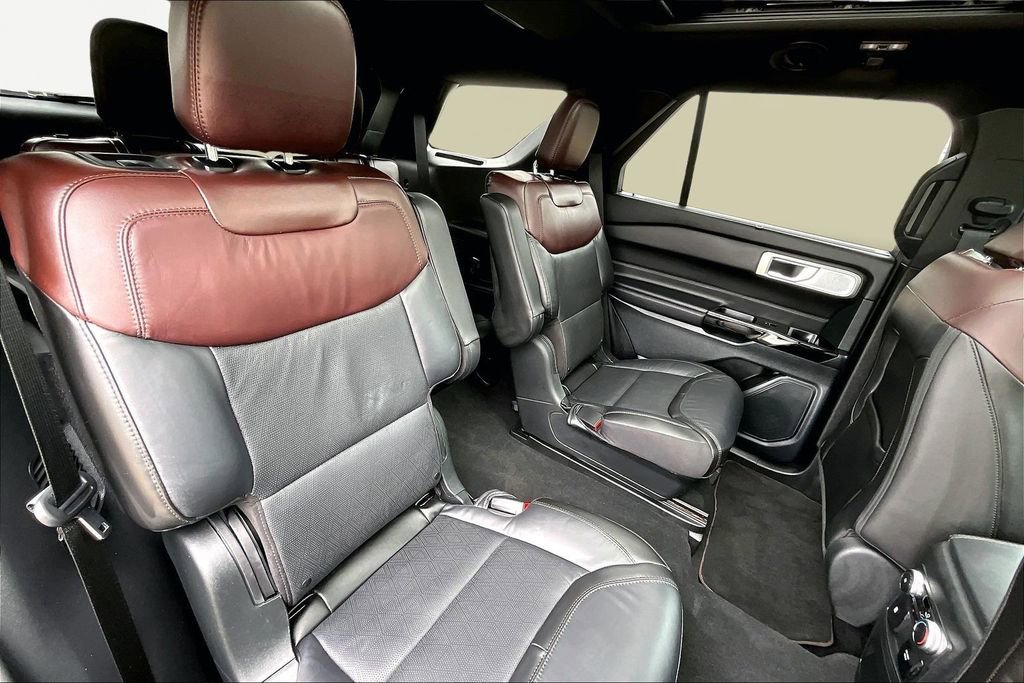 Certified 2023 Ford Explorer Platinum w/ Technology Package AWD/4WD image 27