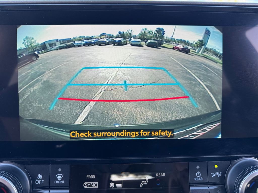 Used 2023 Toyota Highlander XLE AWD/4WD image 24