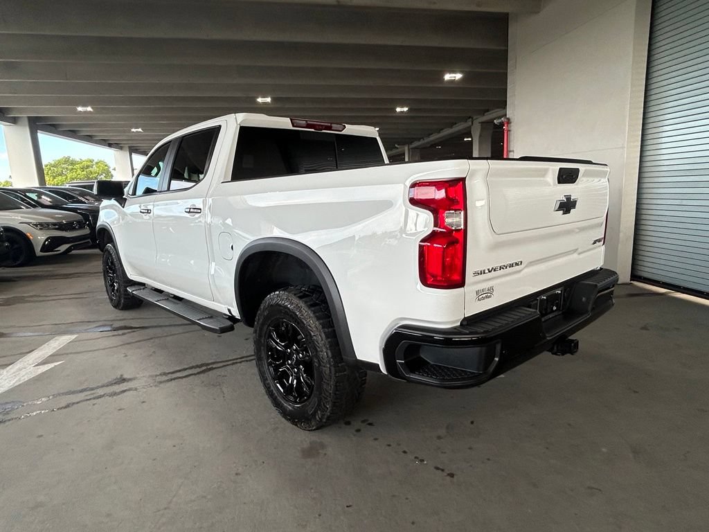 Used 2025 Chevrolet Silverado 1500 ZR2 w/ Technology Package AWD/4WD image 3