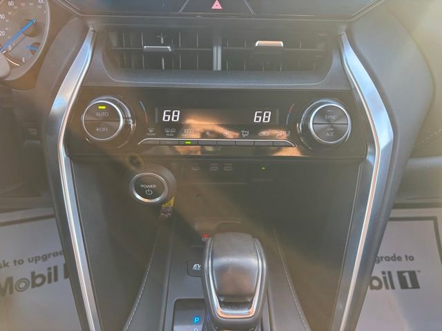 Used 2023 Toyota Venza LE image 14