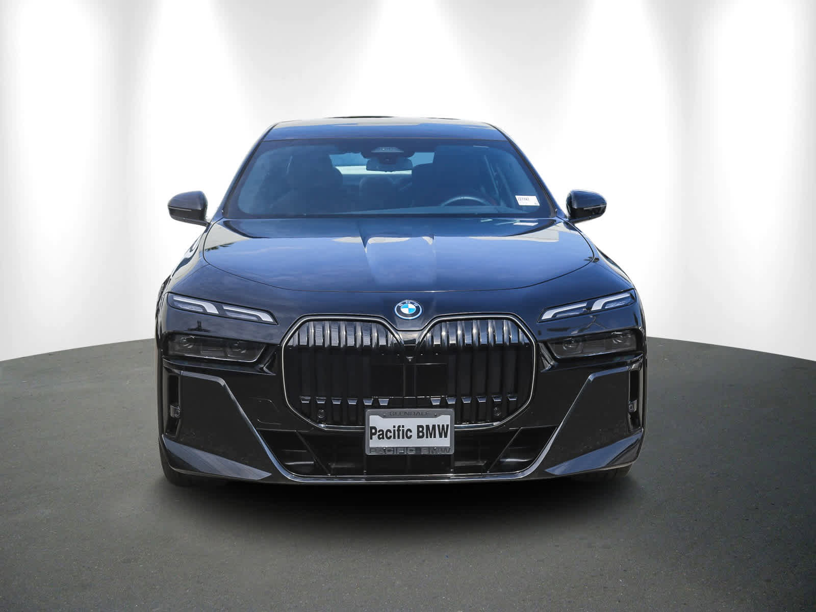 Used 2025 BMW i7 eDrive50 w/ M Sport Package image 2