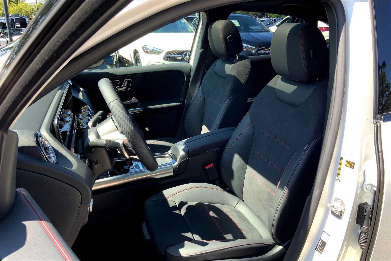 Used 2026 Mercedes-Benz GLA 250 4MATIC image 12