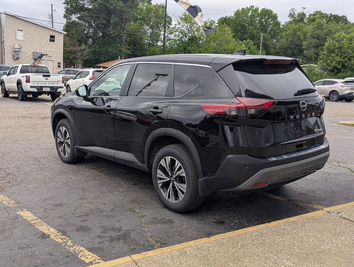 Used 2023 Nissan Rogue SV AWD/4WD image 4