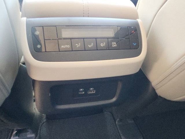 Used 2024 Nissan Pathfinder SL w/ Black Appearance Package image 21
